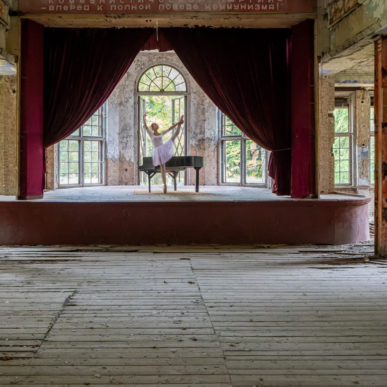 dancer in lost place